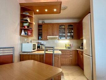 NA PRENÁJOM - 2-izbový byt - Bajkalská, klíma a loggia