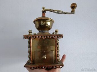 Zajimavy mosazny mlynek na kávu do sbírrky