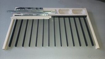 Výsuvný vešiak Ikea Komplement