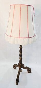 drevená stojaca lampa