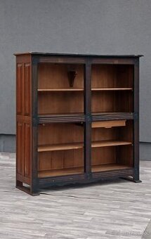 Knižnica masívna drevená.