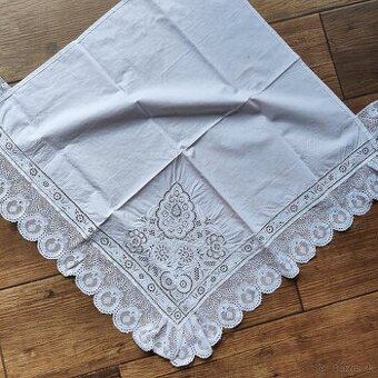 Stará šatka ku kroju