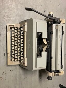 Písací stroj - Olivetti LINEA 98