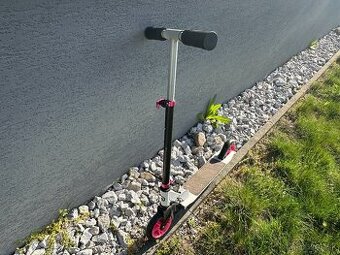 Predám krásnu dievčenskú kolobežku