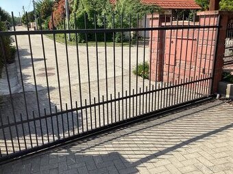 Posuvna kovova brana
