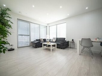 Tehlová Novostavba - nízke mesačné náklady - 673 m2 - Golia