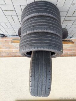 225/45 R17