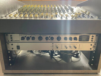 Mixpult, efekt, procesor a rack