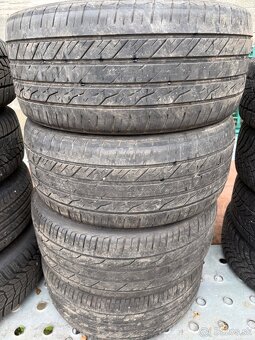 225/35R19