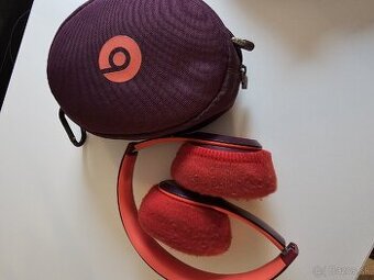 sluchadka beats a sennheiser