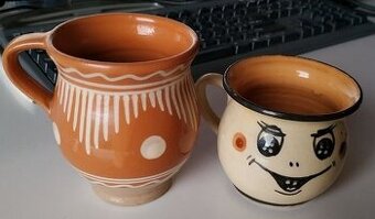 Hlinený džbánik a šálka, ručne maľované