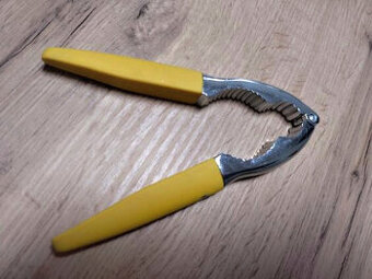 Luskacik na orechy dvoch velkosti