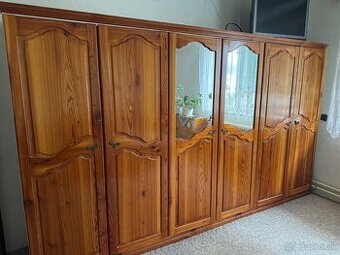 Šatníková skriňa