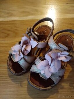 Letné kozenne sandalky