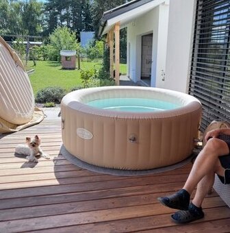 Nafukovacia vírivka