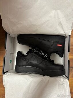 Supreme®/Nike® Air Force 1 Low – veľkosť 43