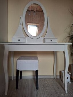 Kozmetický stolík Hemnes