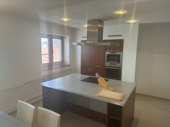 Prenajmem byt v PN s vlastným parkovaním v centre NOVÁ CENA