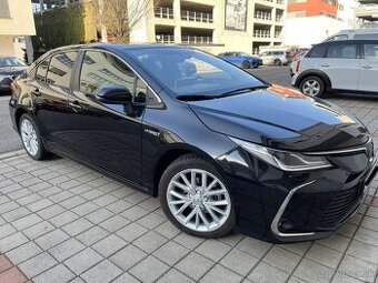 Toyota Corolla sedan 1.8 Hybrid e-CVT Comfort Tech Style