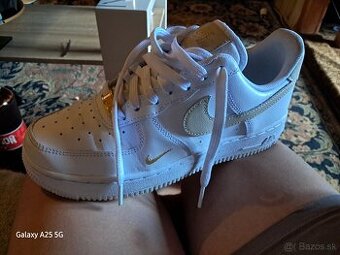 Nike žena muž