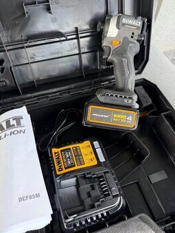 rázový uťahovač DEWALT 18V MCLAREN