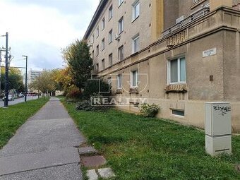 3-IZBOVÝ BYT,PÔVODNÝ STAV,RUŽINOV-NIVY,52m2