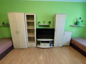 Predám zostavu sektového nábytku, ako nový. Velmi zachovalý.