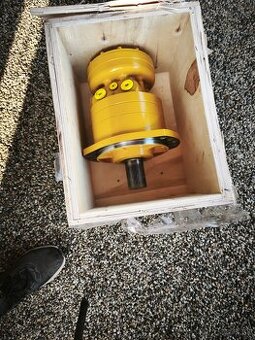 Nový hydromotor pojazdu CAT 226 B3.