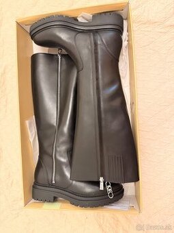 Nove Kozene cizmy Michael Kors EU 38,5