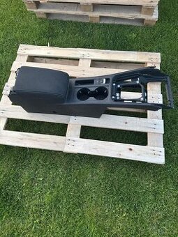 Lakťová opierka a stredový tunel Passat B8