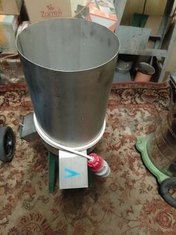 Predam nový  odkôstkovač na ovocie.