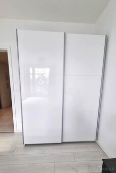 ŠATNÍKOVÁ SKRIŇA