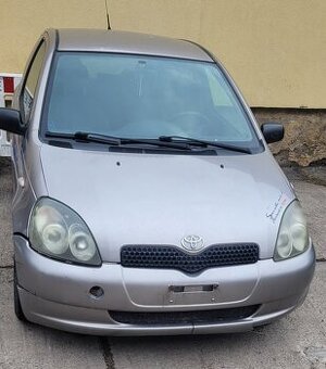 Predna kapota Yaris