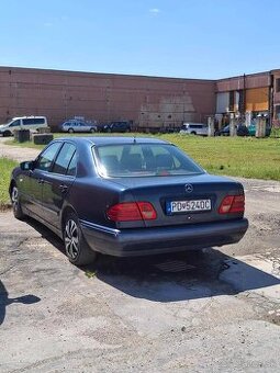 Mercedes Benz E 250D