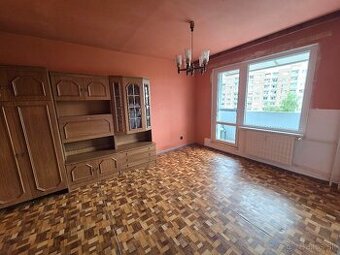 Predáme 1 -izbový byt s balkónom v Štúrove.