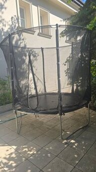Trampolina a basketbalový kôš