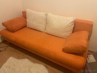 Rozkladacia pohovka s vankúšmi