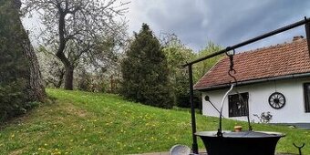 33árový ovocný sad s chalupou