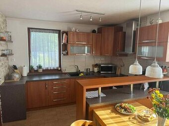 Predám krásnu kvalitnú kuchyňu