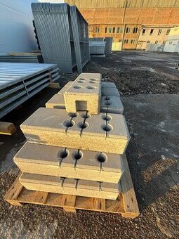 betónový podstavec 32 kg určený pre mobilné ploty