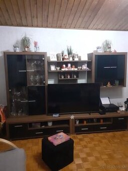 Predam obývaciu stenu