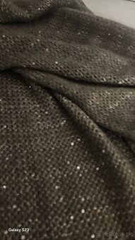 Pletený šál s flitrami