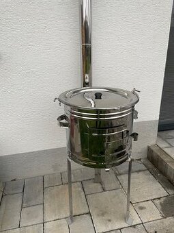 Nerezovy kotlik a kotlina