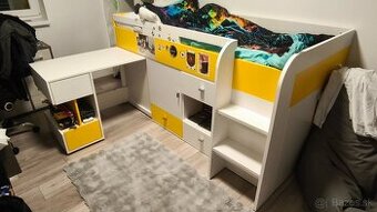 Detská posteľ so stolikom