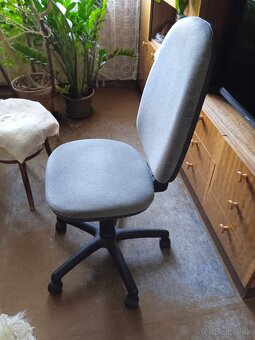 Predám kancelársku stoličku