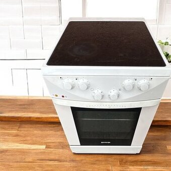 Sklokeramicky Sporak