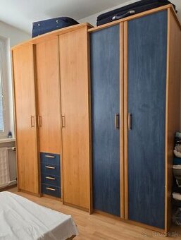 Predám veľkú  5 dverovú skriňu.