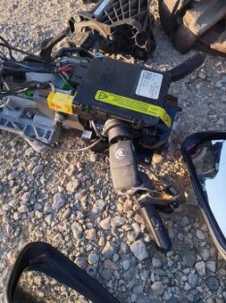 Predám nahradne diely na Škodu Octaviu 2