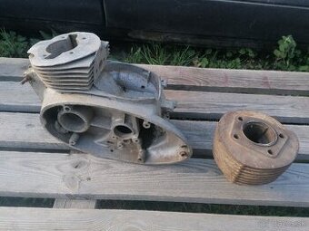 Bloky motora- kartre a valec s piestom na Jawa 250 perák