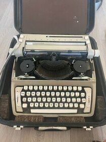 Predam starožitny písací stroj